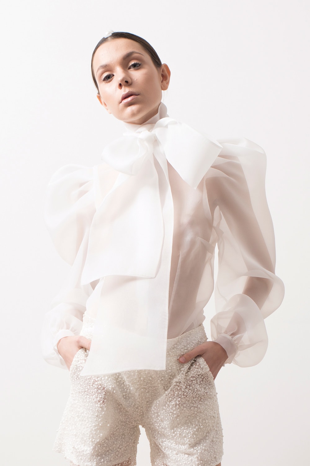 Organza shirt with puff sleeves with bow