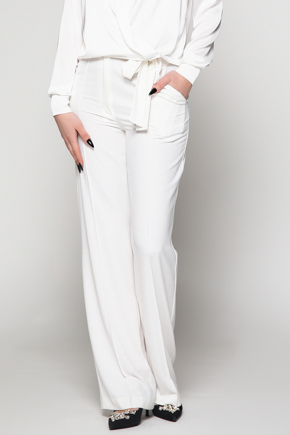 White georgette pants with belt and pockets