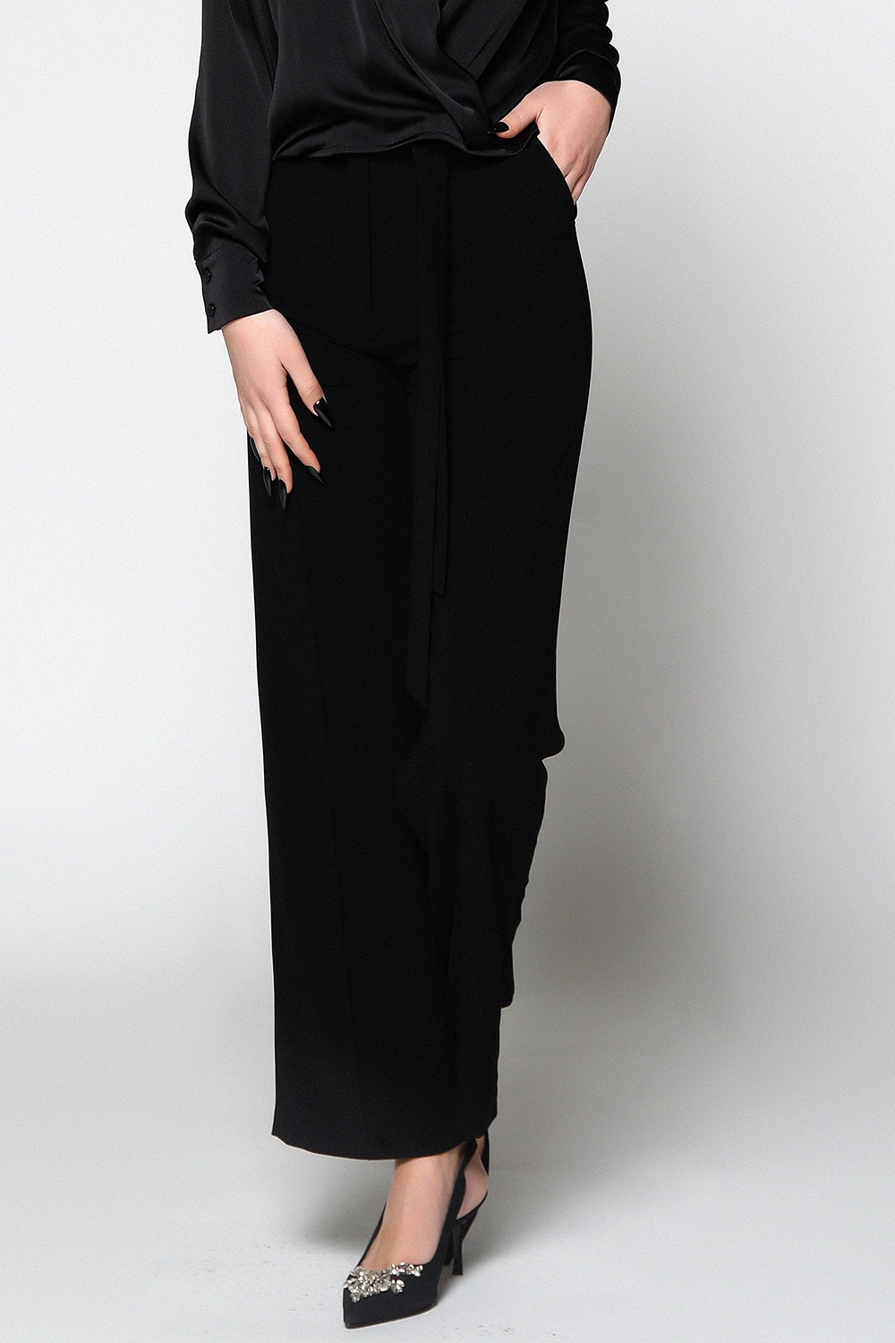 Black georgette pants with belt and pockets
